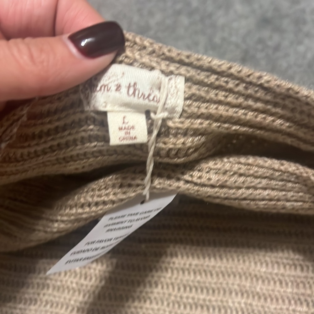 Hem & Thread Sweater - Picture 5 of 6